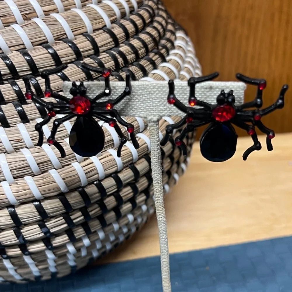 New Black & Red Spider Stud Earrings #JW21